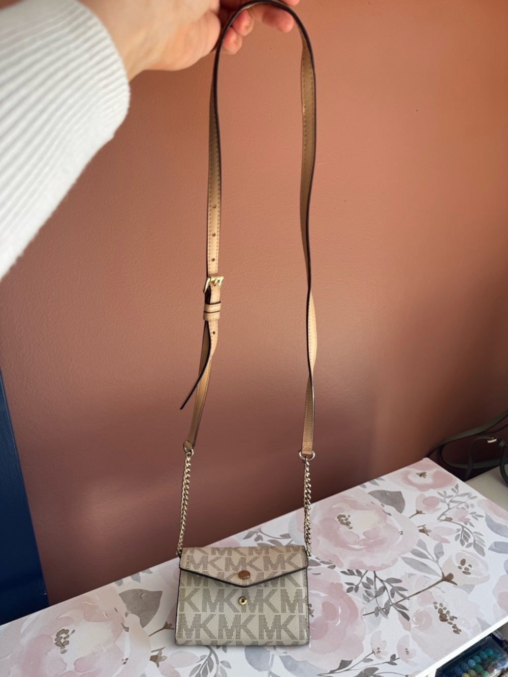 Michael Kors Beige Logo Chain Crossbody Purse/Wallet - Picture 10 of 10